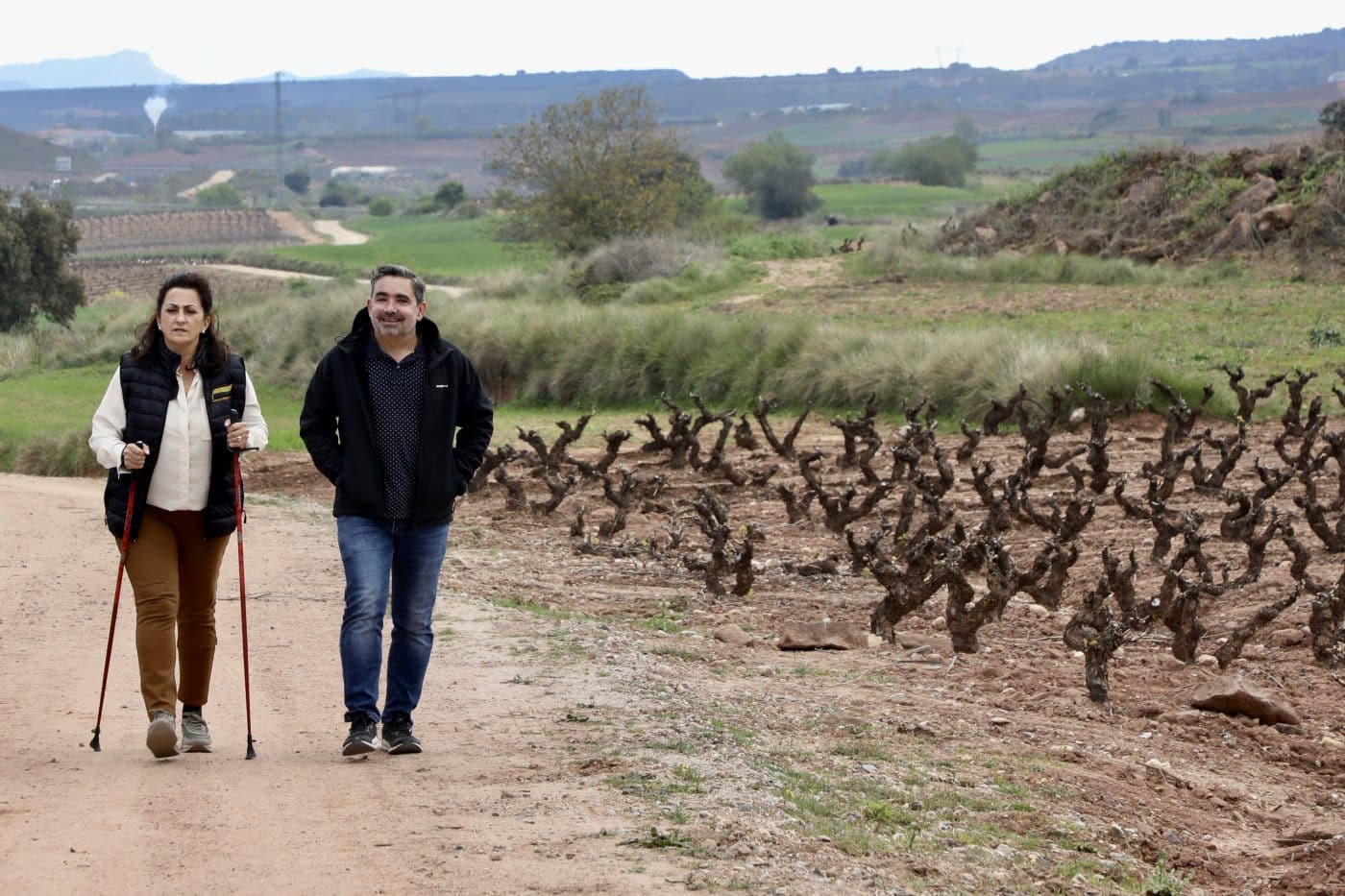 Andreu visita las obras de mejora del Camino de Santiago en Alesón y Ventosa 1