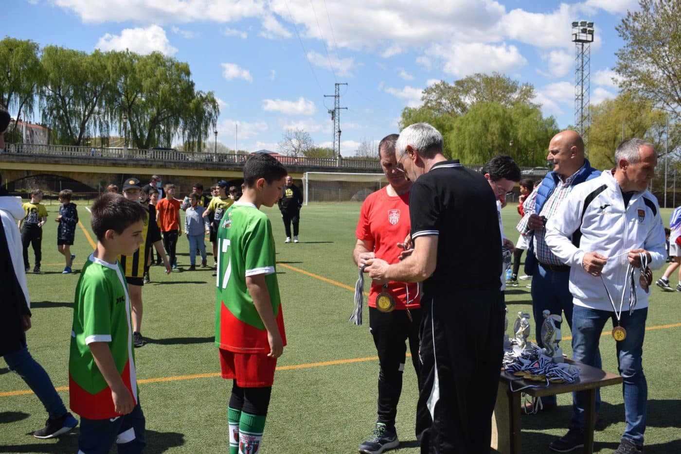 El Haro Deportivo vence en el regreso del torneo alevín de Semana Santa 77