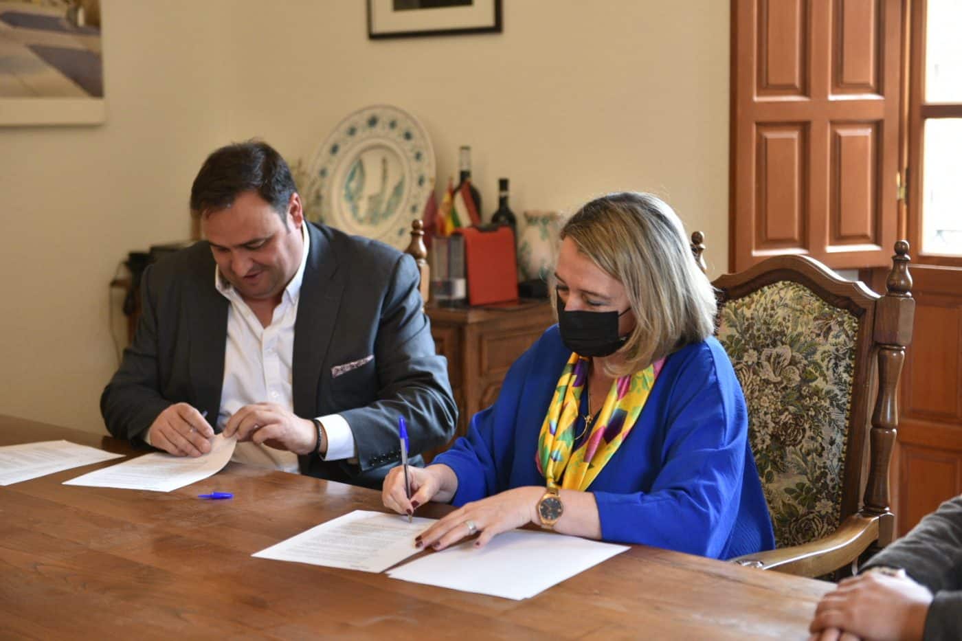 La Comunidad de Regantes de San Asensio firma con el Gobierno riojano el convenio para modernizar su regadío 1