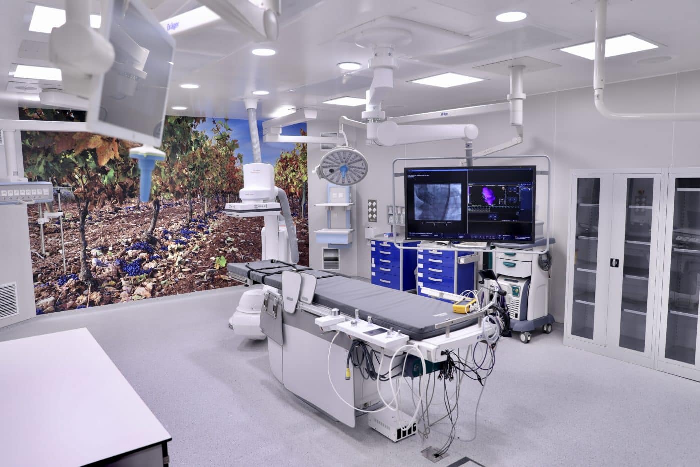 El Hospital San Pedro estrena la sala híbrida con "una de las maquinarias más punteras de Europa" 2