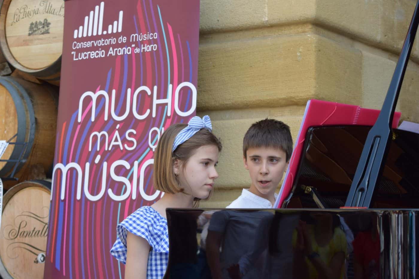 FOTOS: El Conservatorio Lucrecia Arana celebra el fin de curso sacando la música a la calle 23
