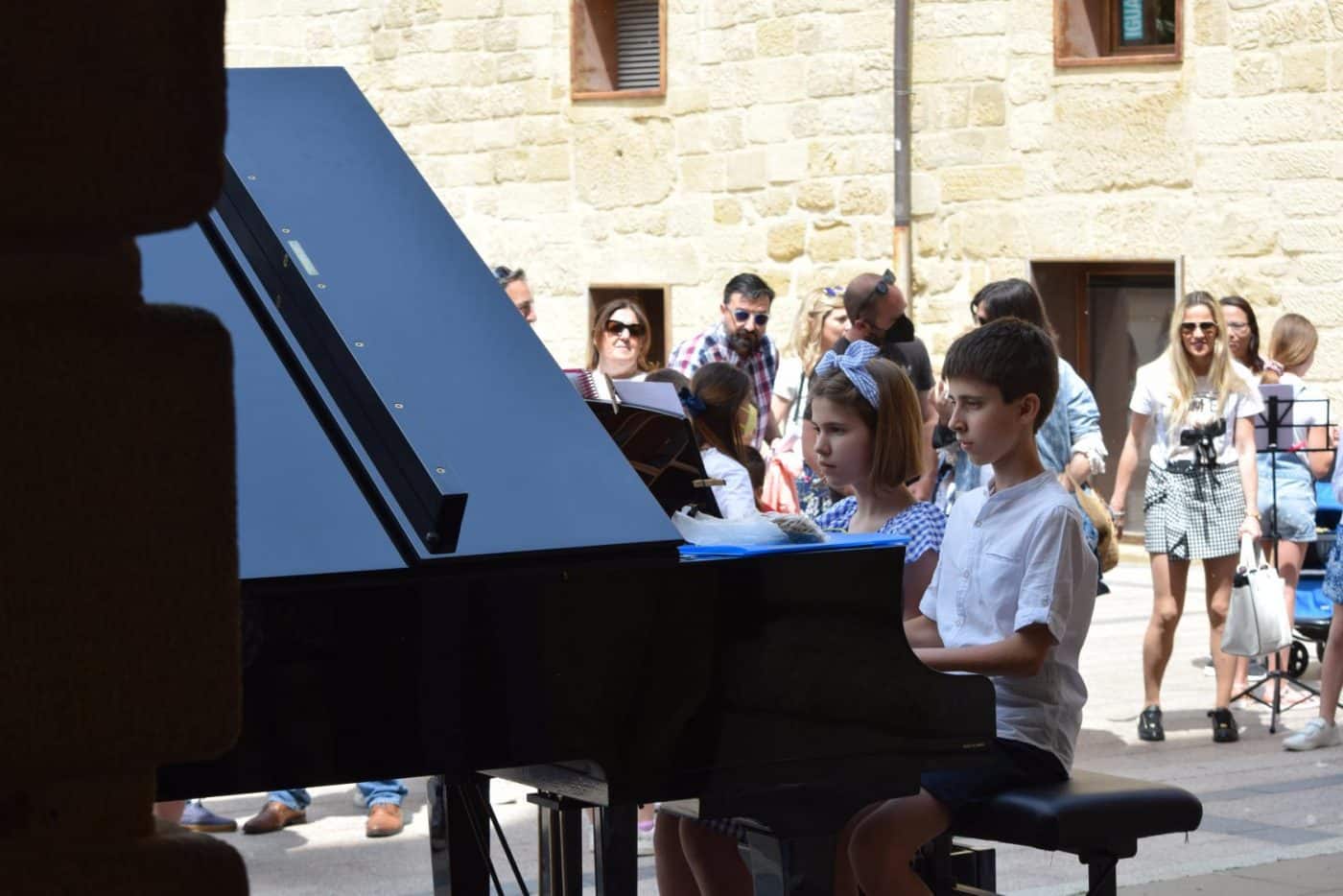 FOTOS: El Conservatorio Lucrecia Arana celebra el fin de curso sacando la música a la calle 21