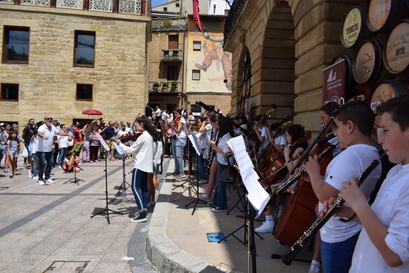 FOTOS: El Conservatorio Lucrecia Arana celebra el fin de curso sacando la música a la calle 20