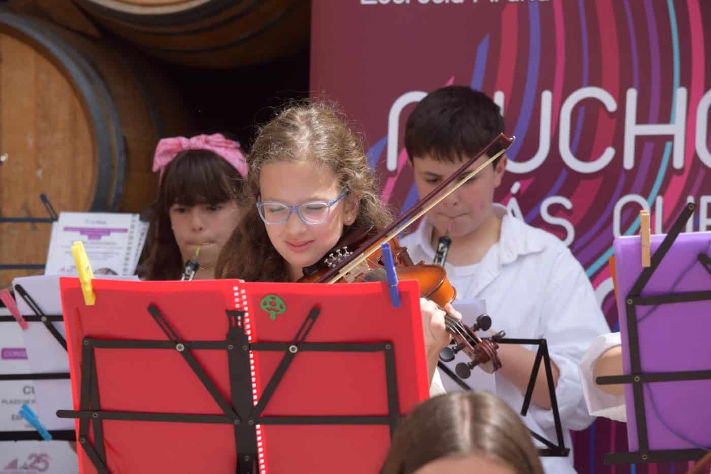FOTOS: El Conservatorio Lucrecia Arana celebra el fin de curso sacando la música a la calle 6