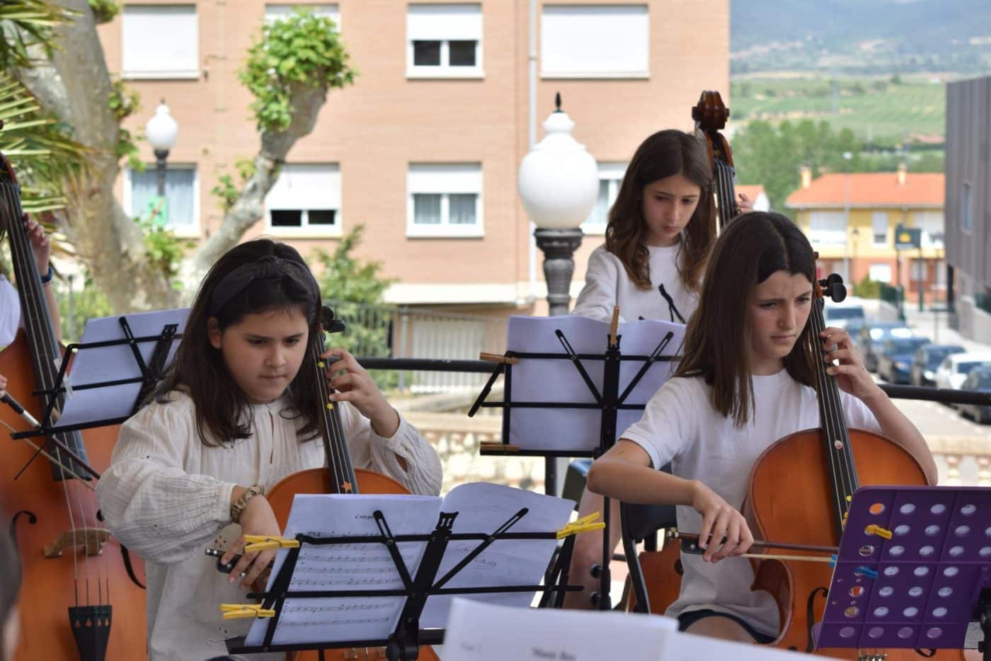 FOTOS: El Conservatorio Lucrecia Arana celebra el fin de curso sacando la música a la calle 49