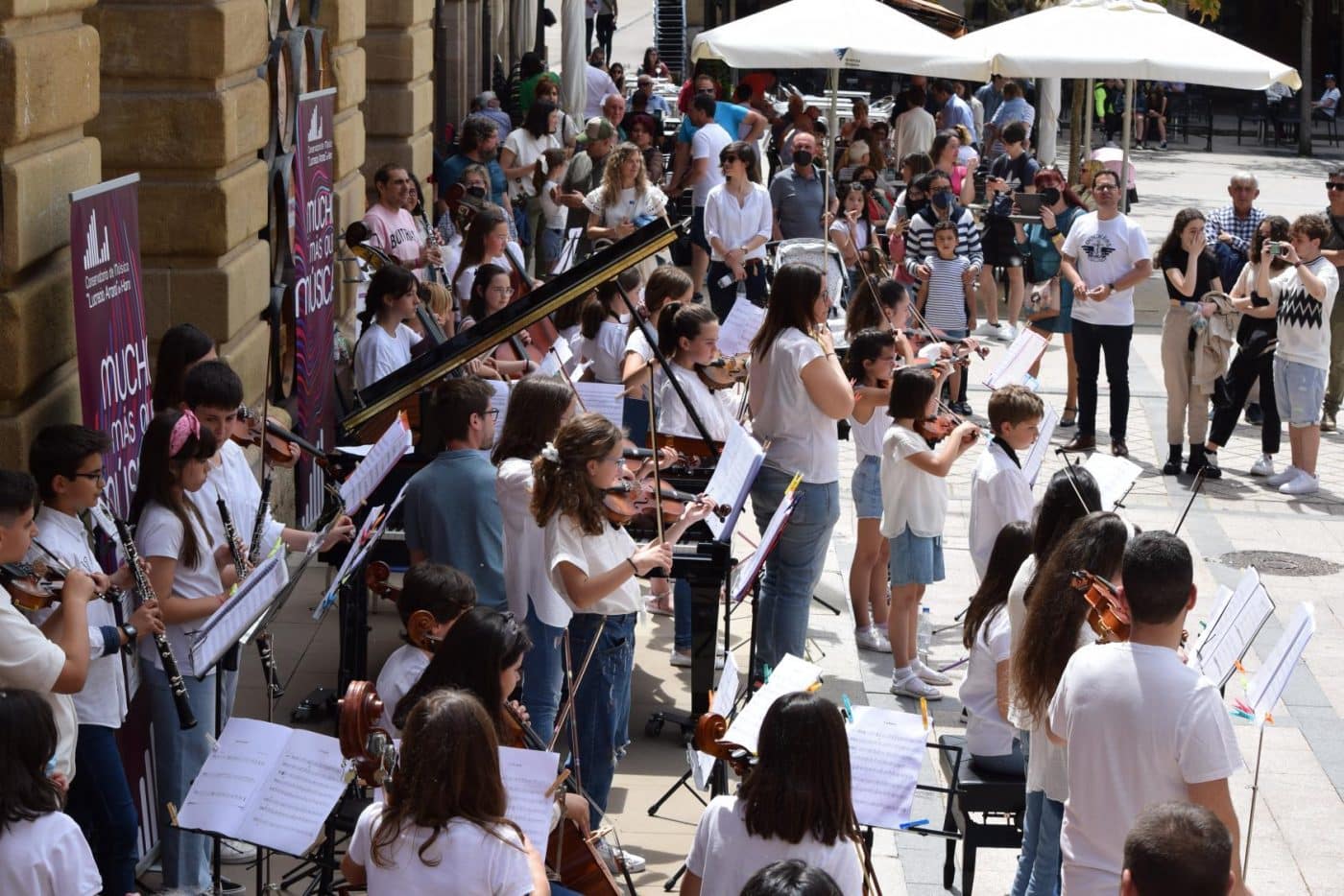 FOTOS: El Conservatorio Lucrecia Arana celebra el fin de curso sacando la música a la calle 47