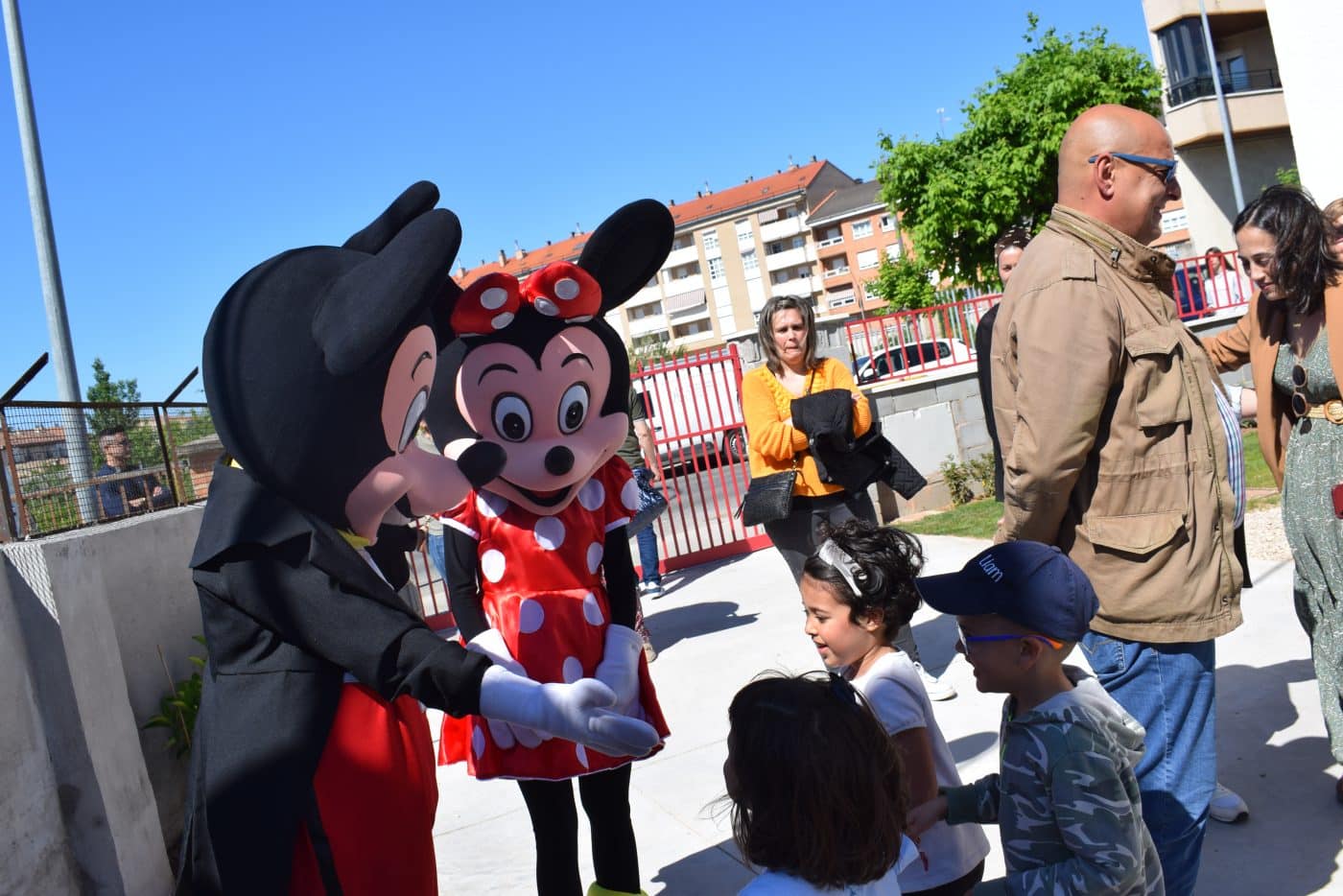 Haro estrena su nueva ludoteca en compañía de Mickey y Minnie 8