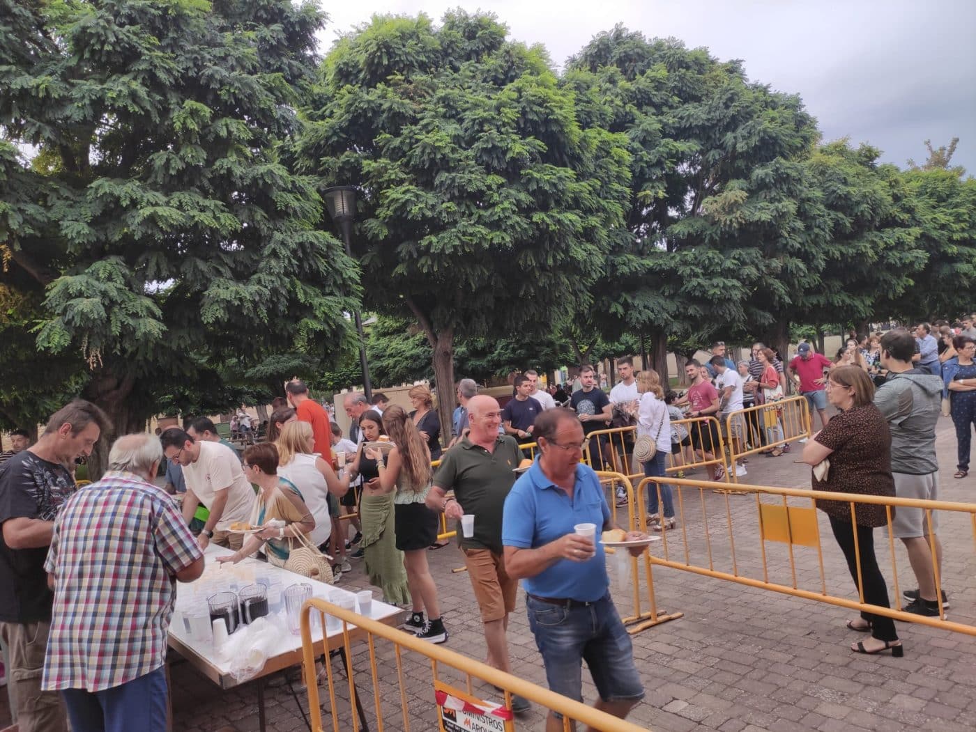 Casalarreina cierra sus fiestas de San Vitores con una multitudinaria degustación de ternera asada 1