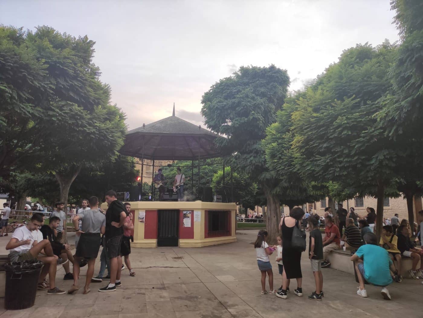 Casalarreina cierra sus fiestas de San Vitores con una multitudinaria degustación de ternera asada 6