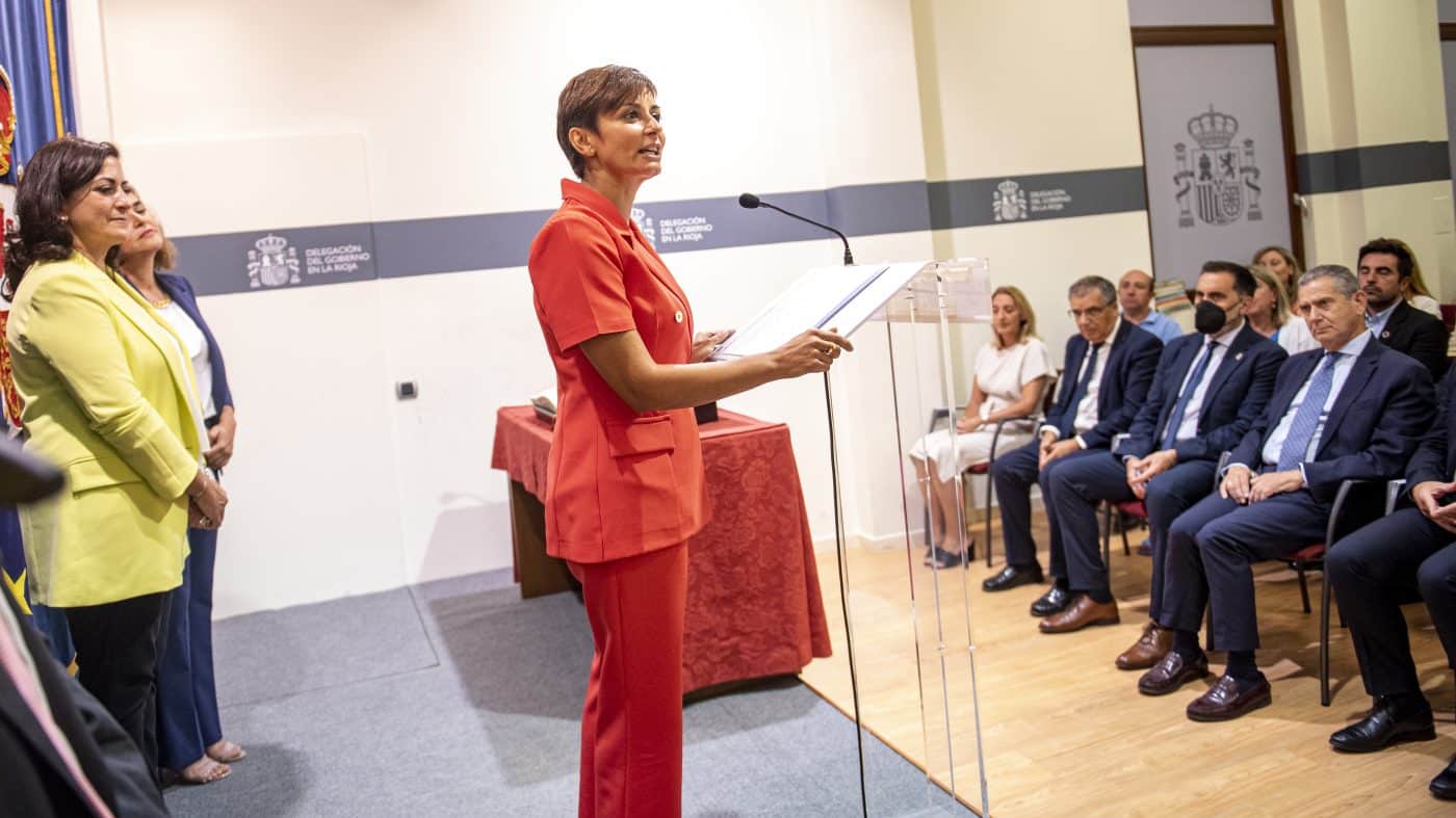 Beatriz Arraiz jura su cargo como nueva delegada del Gobierno en La Rioja 5
