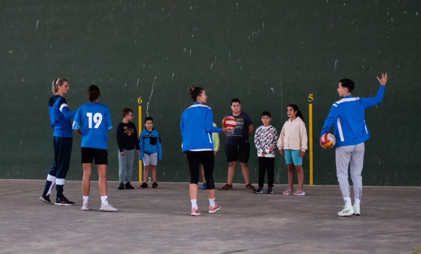 El OCISA Haro promueve el voleibol en Cuzcurrita de Río Tirón 4