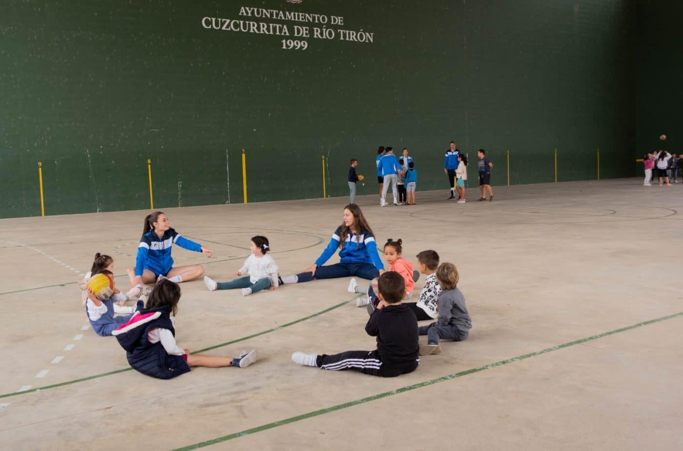 El OCISA Haro promueve el voleibol en Cuzcurrita de Río Tirón 2