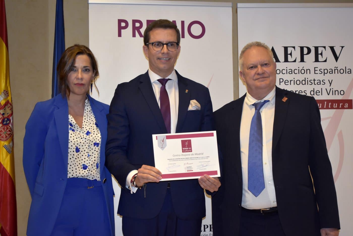 La Asociación Española de Periodistas y Escritores del Vino premia a López de Heredia y al Centro Riojano en Madrid 5