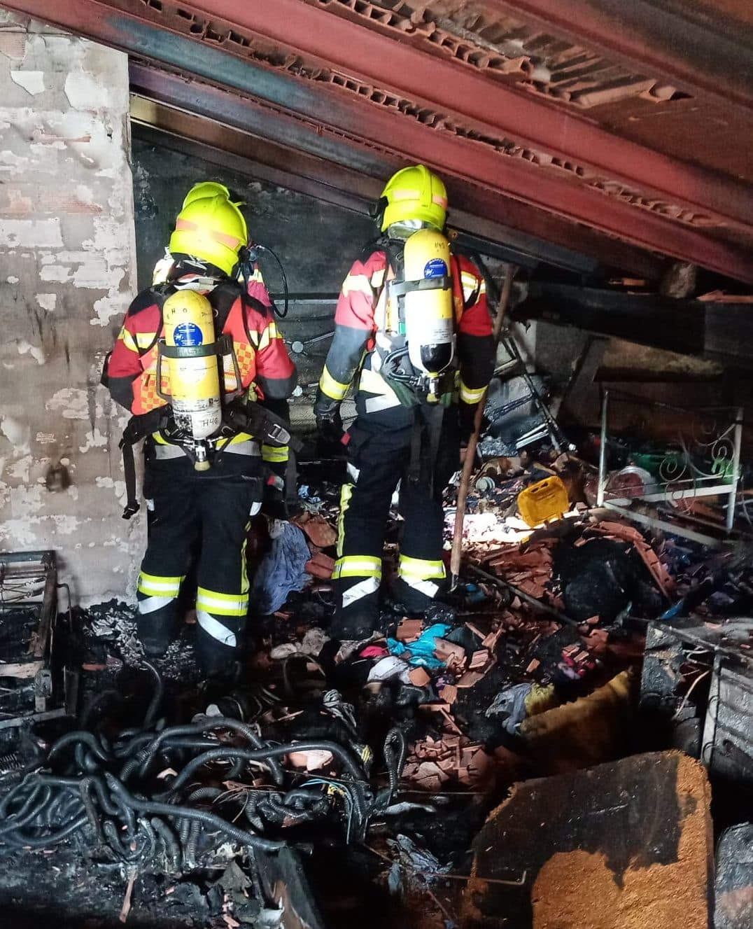Bomberos de Haro y Nájera ayudan en el desalojo de cinco personas en un incendio en Cenicero 3
