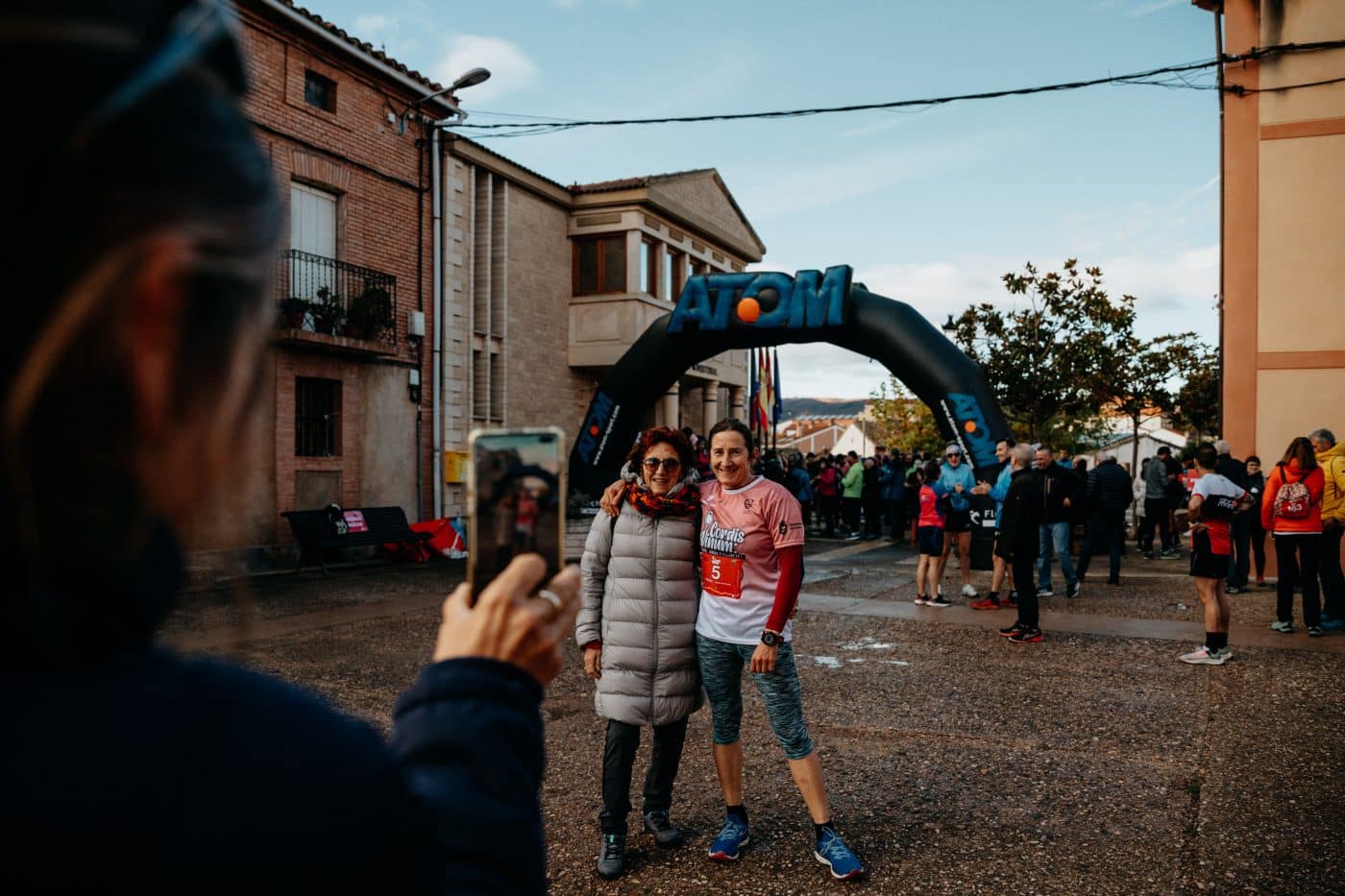 Corre, anda y 'claretea' en Cordovín: más de 200 personas disfrutan de Cordis Vinum 17