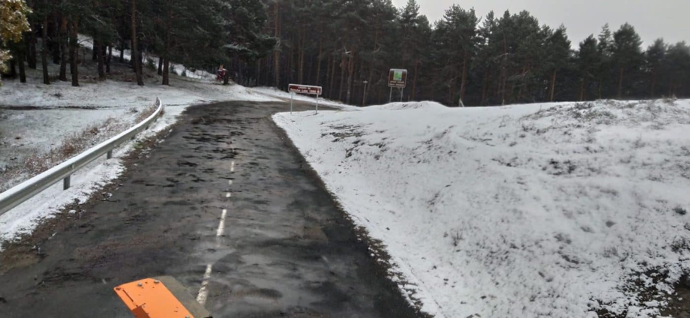 Primeras incidencias por nieve en las carreteras de La Rioja 1
