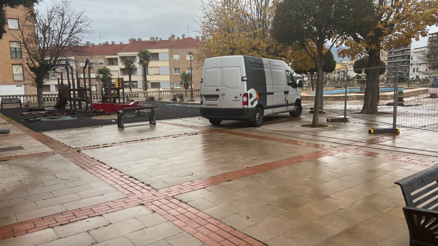 Haro inicia la remodelación del parque infantil de Manuel Anzuela 3 Haro inicia la remodelación del parque infantil de Manuel Anzuela 3