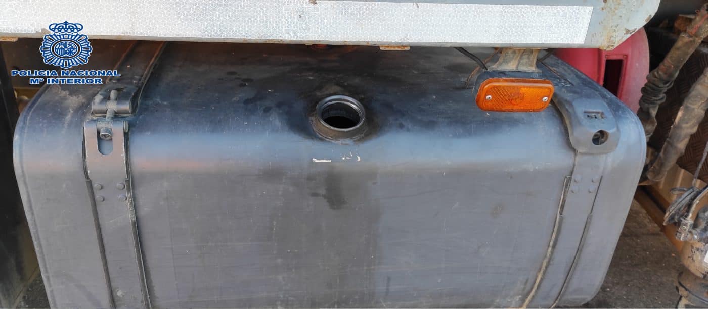 Detenidos in fraganti dos hombres por sustraer gasoil de un camión y de una empresa en el polígono de La Portalada 1 Detenidos in fraganti dos hombres por sustraer gasoil de un camión y de una empresa en el polígono de La Portalada 1