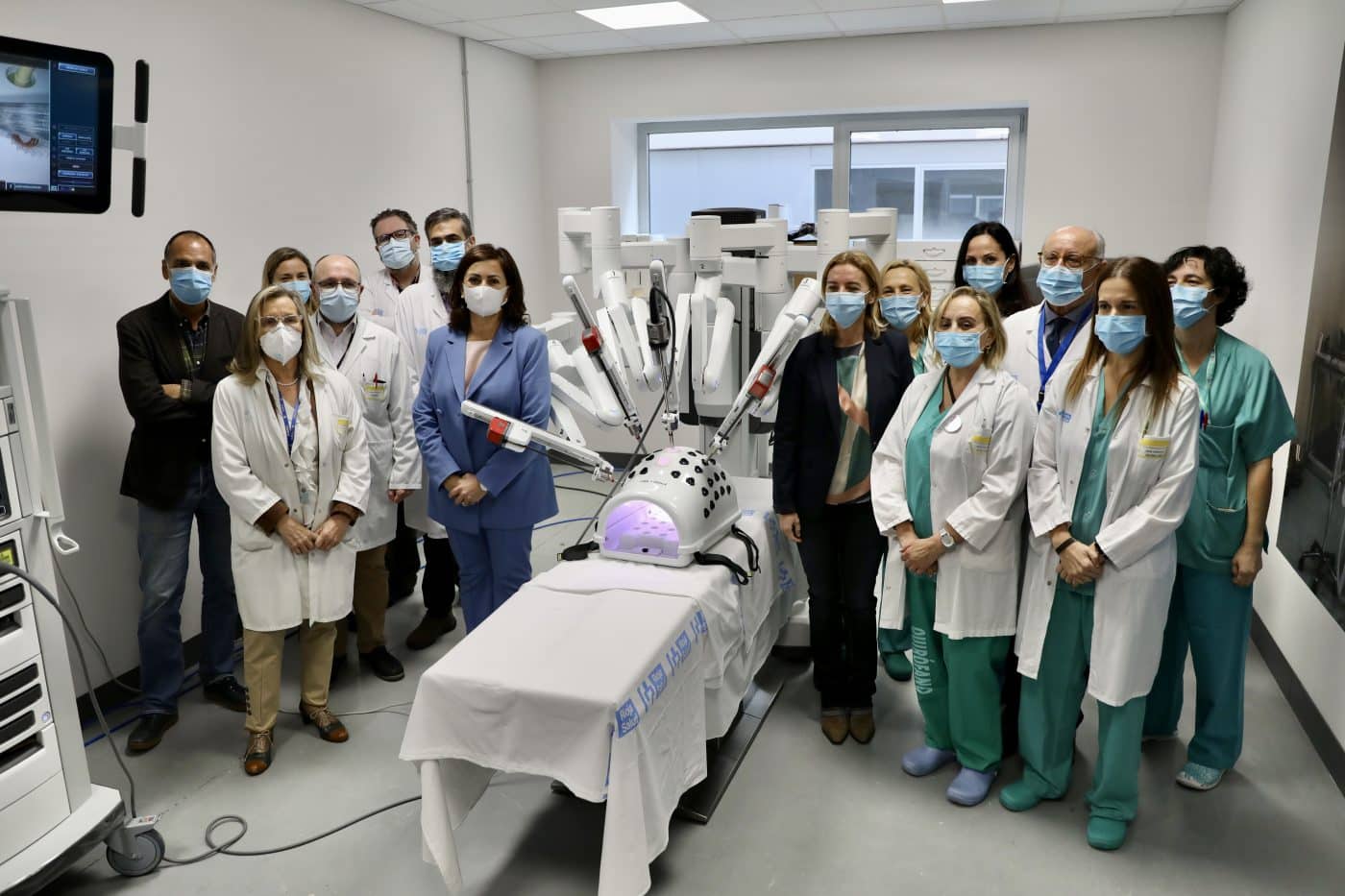 El Hospital San Pedro incorpora la plataforma robótica 'Da Vinci' para diferentes operaciones quirúrgicas 1