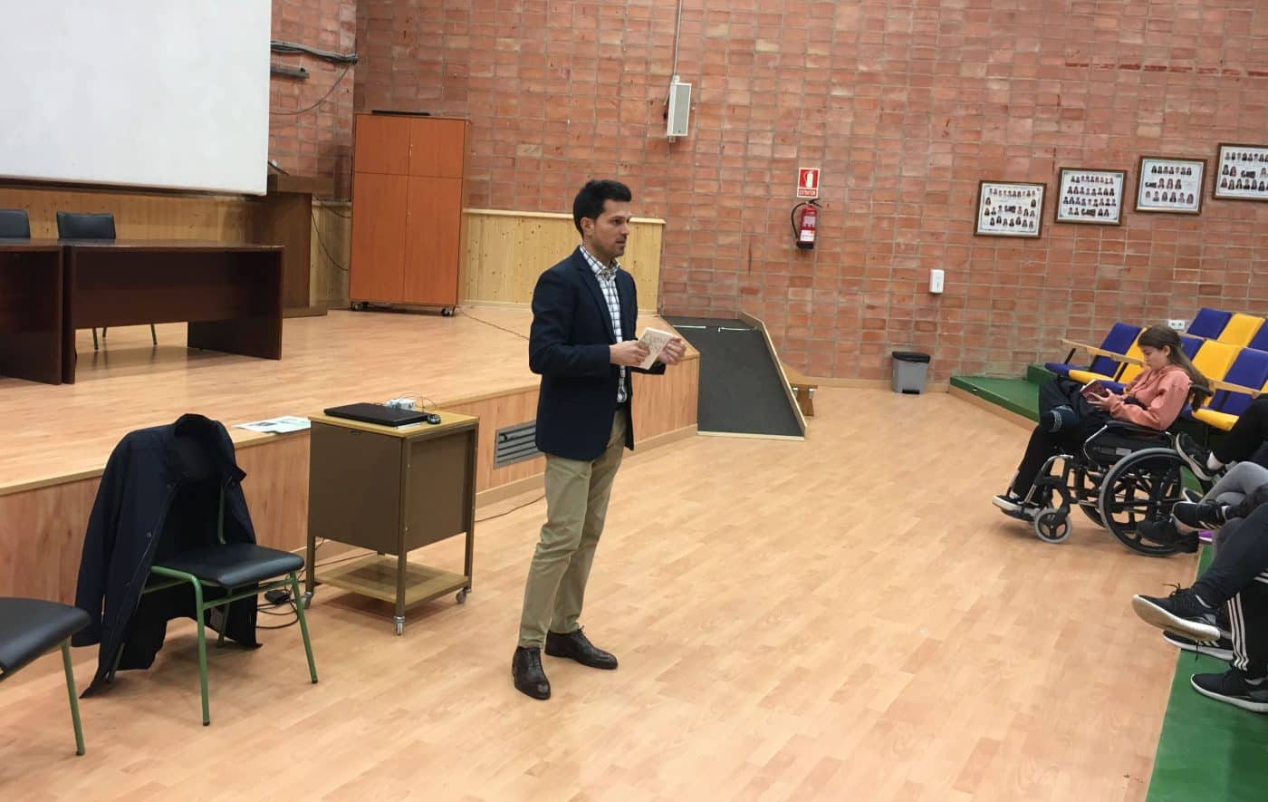 El IES Rey Don García celebra el Día de la Constitución con el senador Carlos Yécora 1 El IES Rey Don García celebra el Día de la Constitución con el senador Carlos Yécora 1