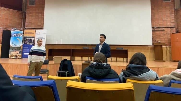 El IES Rey Don García celebra el Día de la Constitución con el senador Carlos Yécora 2 El IES Rey Don García celebra el Día de la Constitución con el senador Carlos Yécora 2