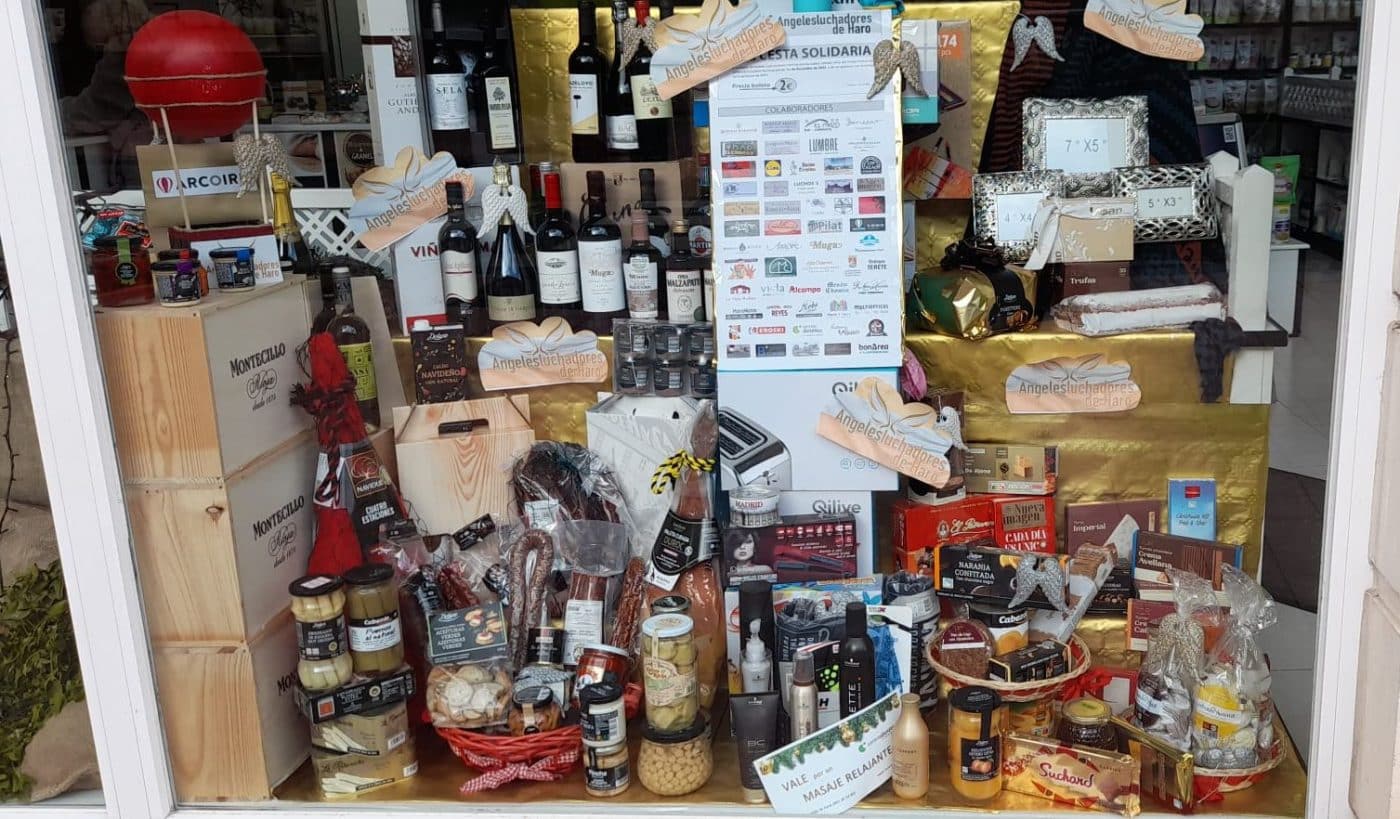 La ganadora de la supercesta de Navidad de los Ángeles Luchadores de Haro recoge su premio 2 La ganadora de la supercesta de Navidad de los Ángeles Luchadores de Haro recoge su premio 2