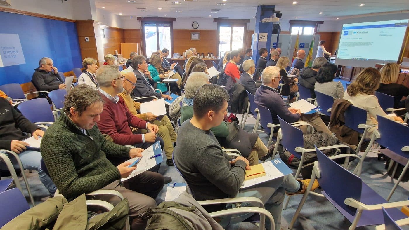 Más de 70 empresas participan en una jornada de la FER para conocer las perspectivas económicas para 2023 1