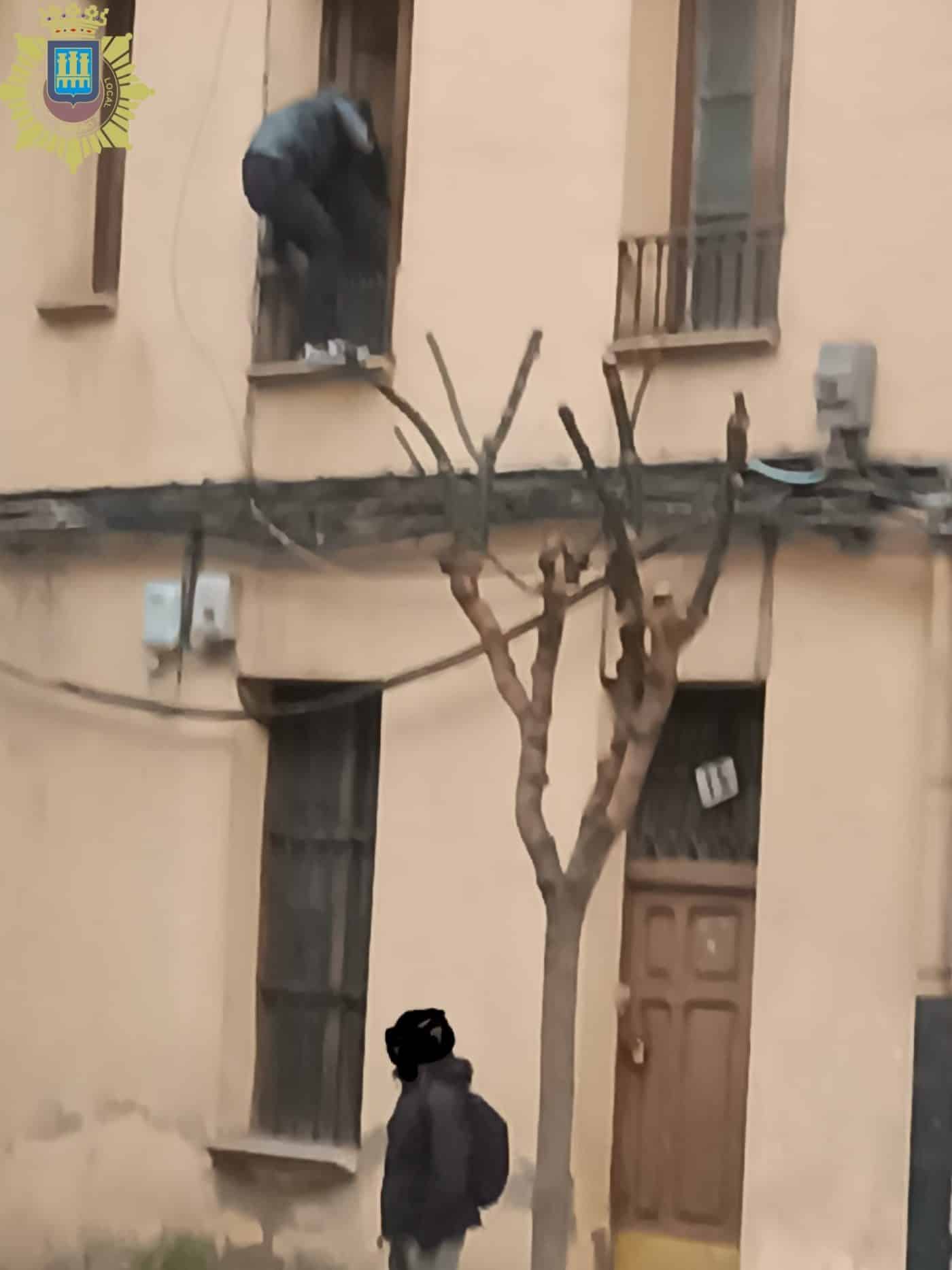 Detenido un hombre en Logroño por intentar acceder por la ventana a una vivienda y romper el candado de la entrada 1