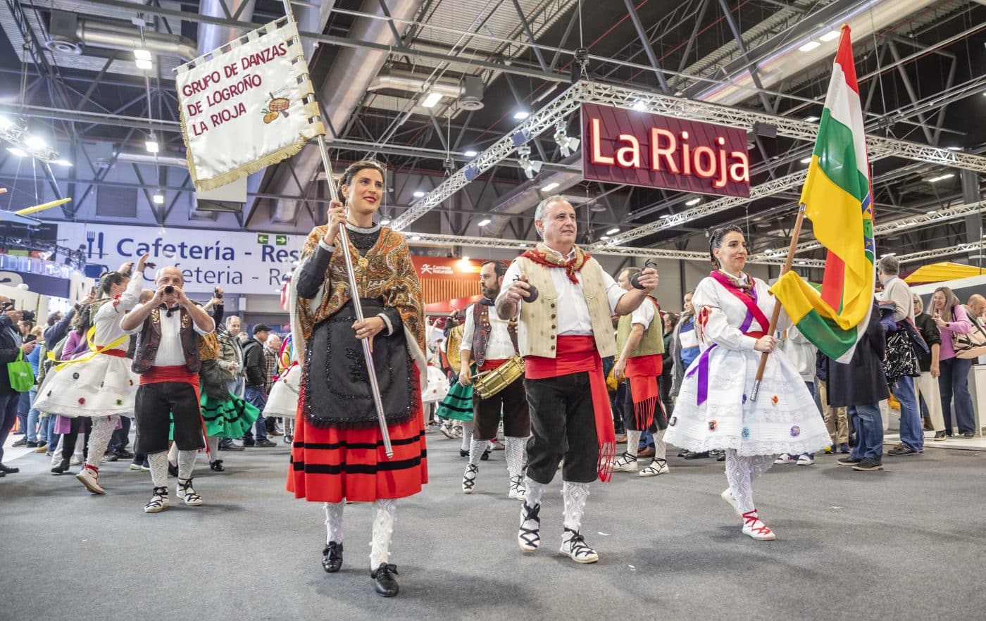 FOTOS: El estand de La Rioja en FITUR se transforma en una fiesta 11