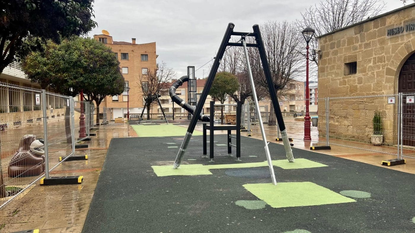 Instalada la tirolina del parque infantil Manuel Anzuela 1 Instalada la tirolina del parque infantil Manuel Anzuela 1