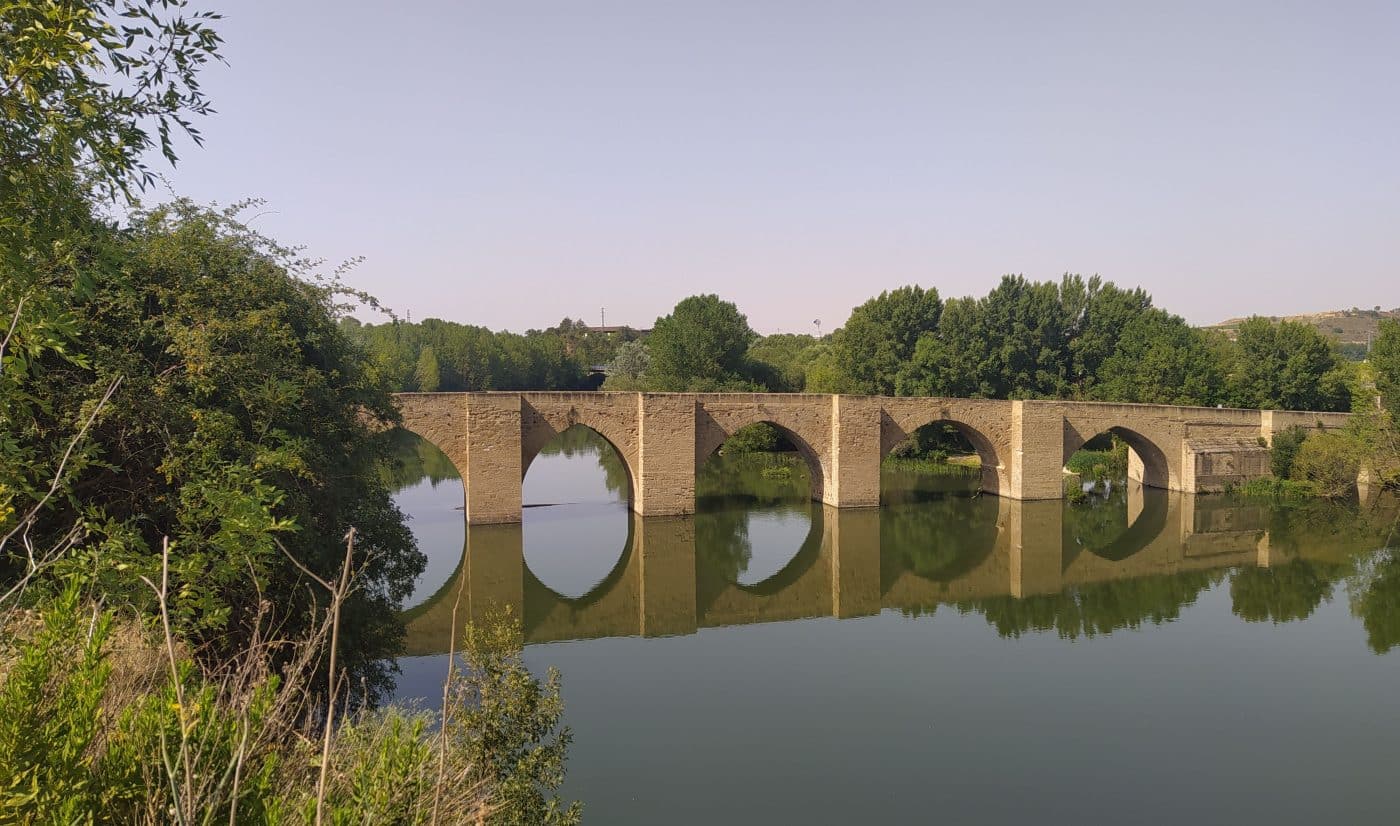 Imagen del puente desde el camino de 'En medio' | Foto: Carlos Mena
