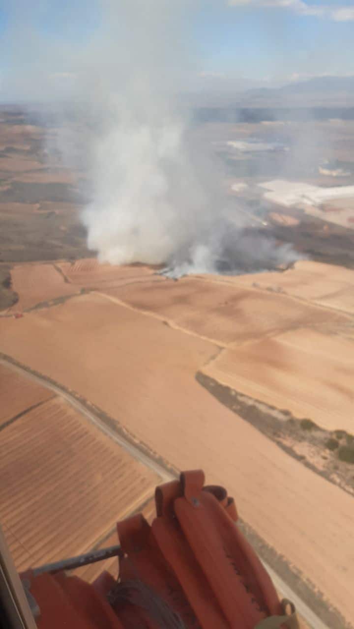 Declarado un incendio en Fuenmayor junto a la AP-68 1 Declarado un incendio en Fuenmayor junto a la AP-68 1