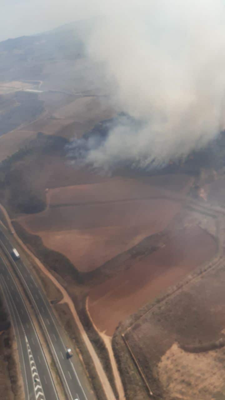 Declarado un incendio en Fuenmayor junto a la AP-68 2 Declarado un incendio en Fuenmayor junto a la AP-68 2