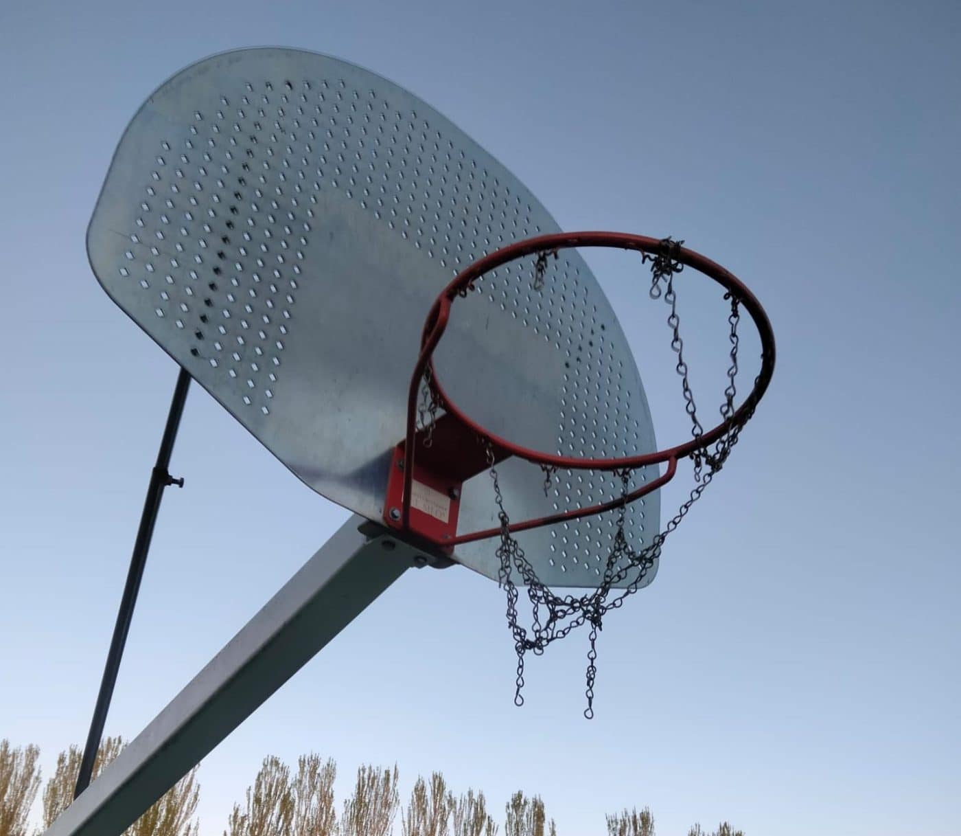 BUZÓN CIUDADANO: "Canastas de baloncesto en mal estado en El Mazo" 2 BUZÓN CIUDADANO: "Canastas de baloncesto en mal estado en El Mazo" 2