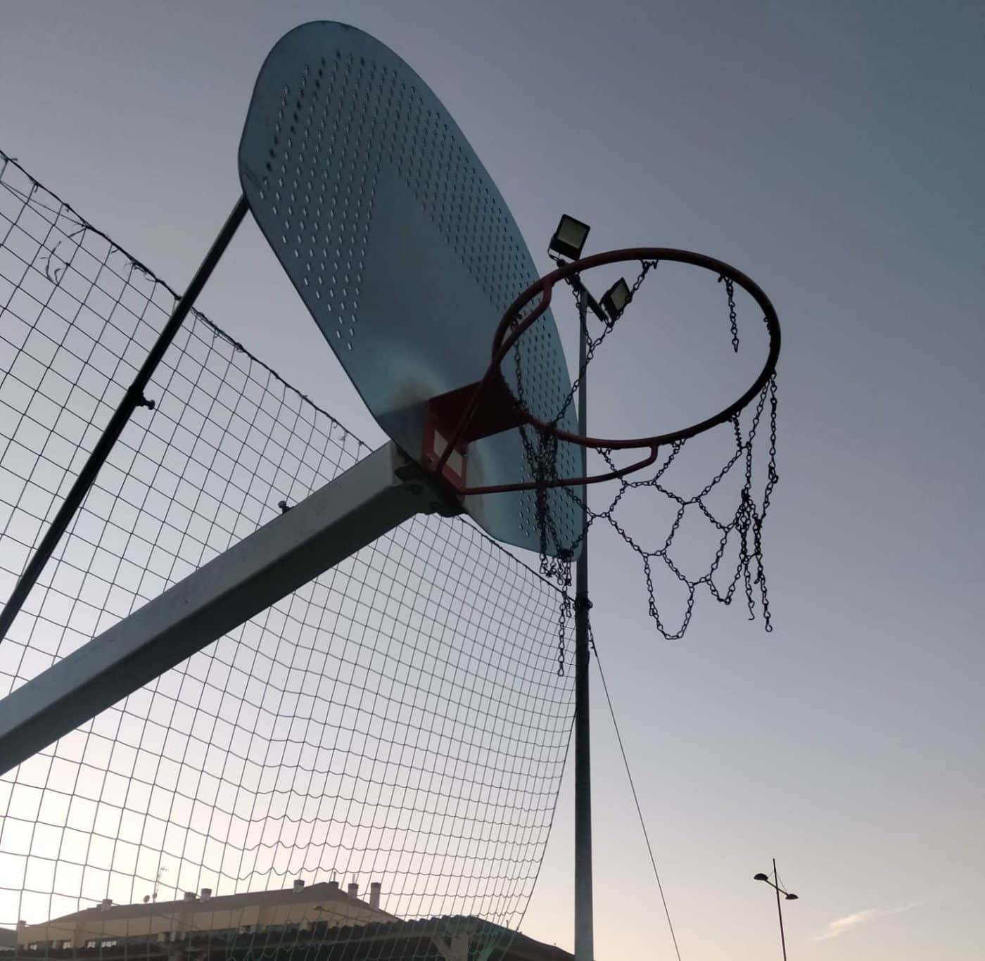 BUZÓN CIUDADANO: "Canastas de baloncesto en mal estado en El Mazo" 1 BUZÓN CIUDADANO: "Canastas de baloncesto en mal estado en El Mazo" 1