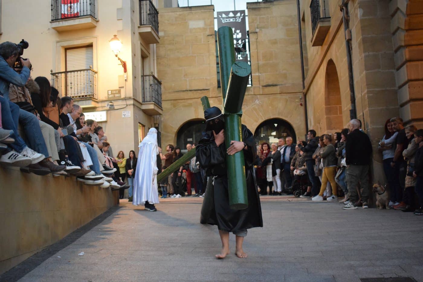 FOTOS: La procesión del Santo Entierro vuelve a llenar de público las calles de Haro 2 FOTOS: La procesión del Santo Entierro vuelve a llenar de público las calles de Haro 2