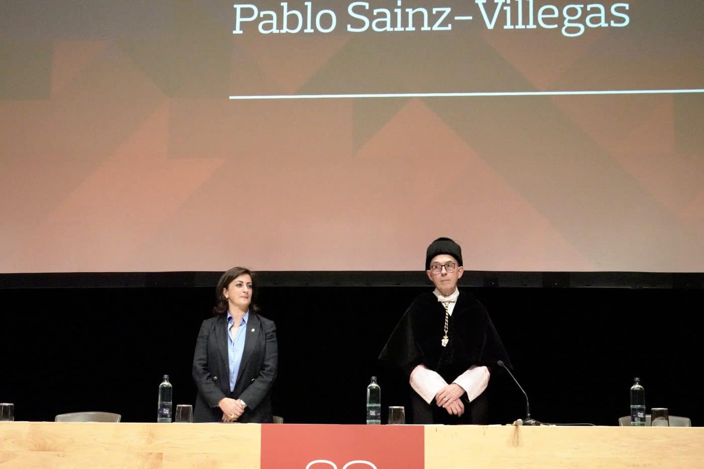 La UR concede el título de Doctor Honoris Causa a Pablo Sainz Villegas 2 La UR concede el título de Doctor Honoris Causa a Pablo Sainz Villegas 2