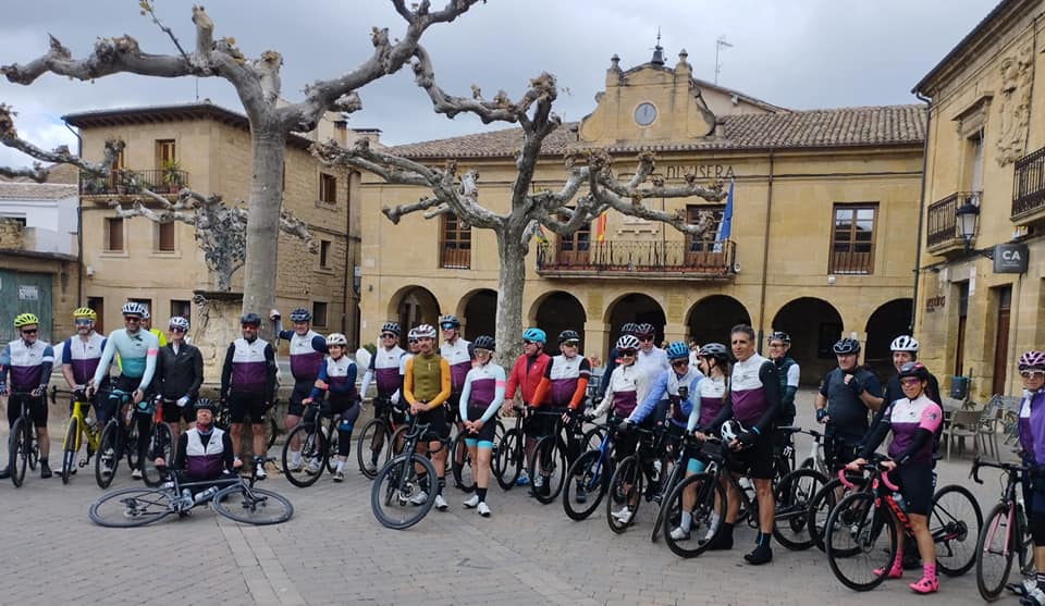 Miguel Indurain visita en bicicleta San Vicente de la Sonsierra 1