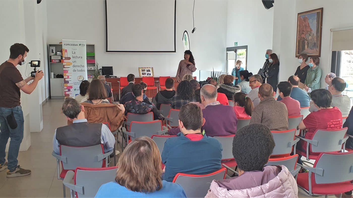Lectura compartida de 'Voces de la Lengua' en el centro de Asprodema en Nájera 1