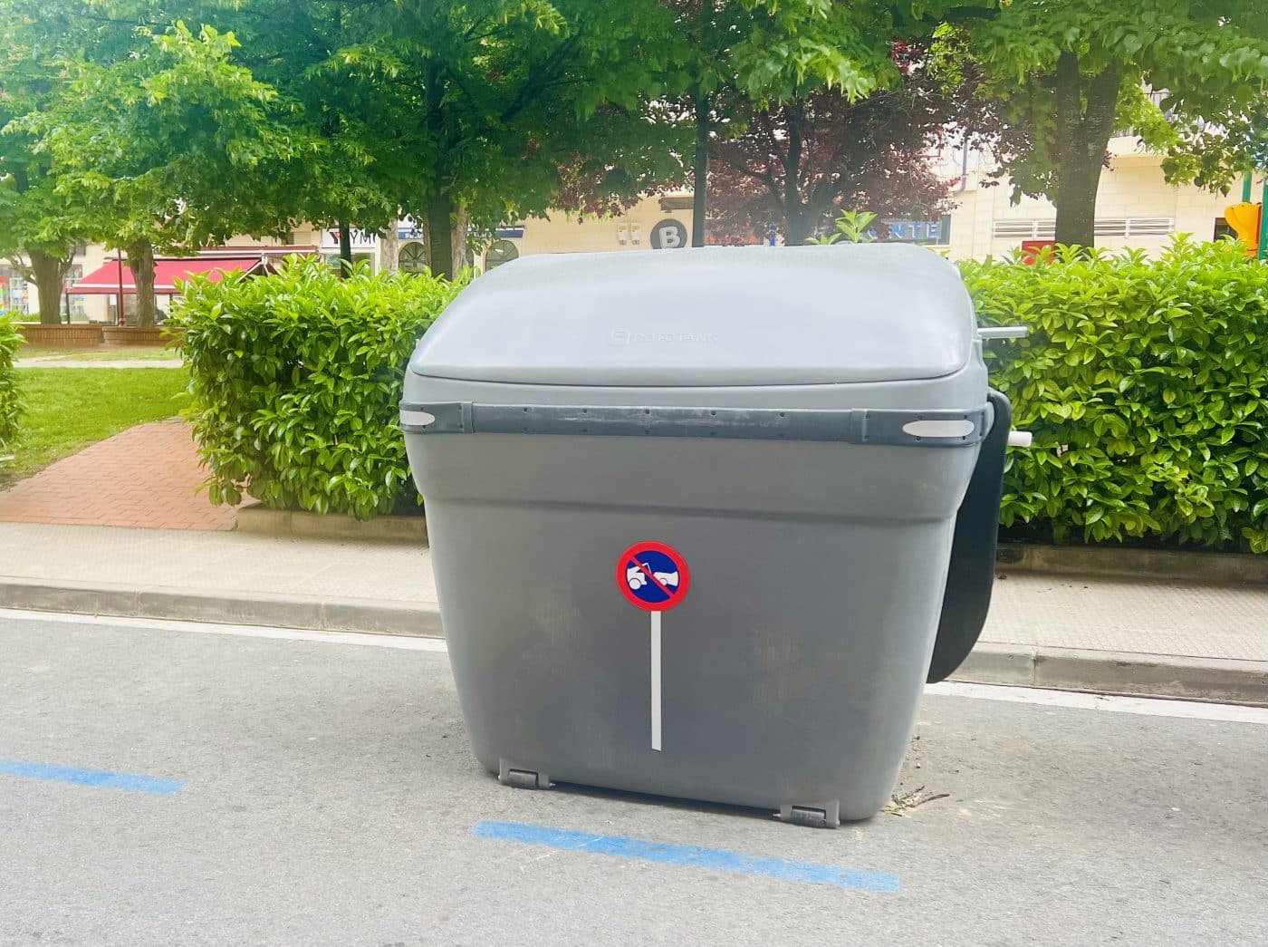 Haro inicia la renovación de un centenar de contenedores de basura 2 Haro inicia la renovación de un centenar de contenedores de basura 2