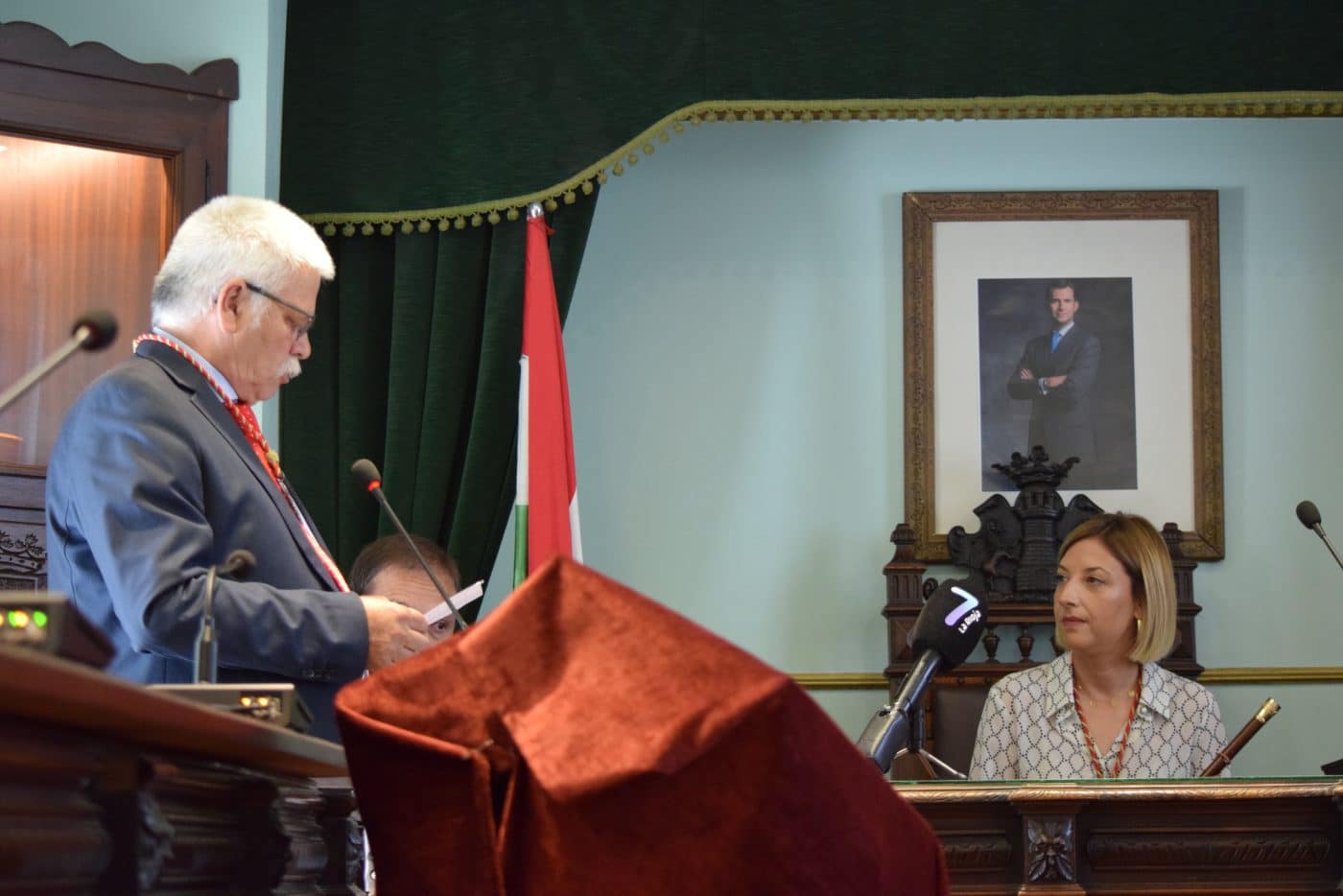 Guadalupe Fernández recoge el bastón de mando en Haro 21 Guadalupe Fernández recoge el bastón de mando en Haro 21