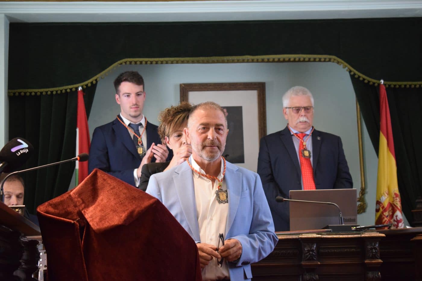 Guadalupe Fernández recoge el bastón de mando en Haro 8 Guadalupe Fernández recoge el bastón de mando en Haro 8