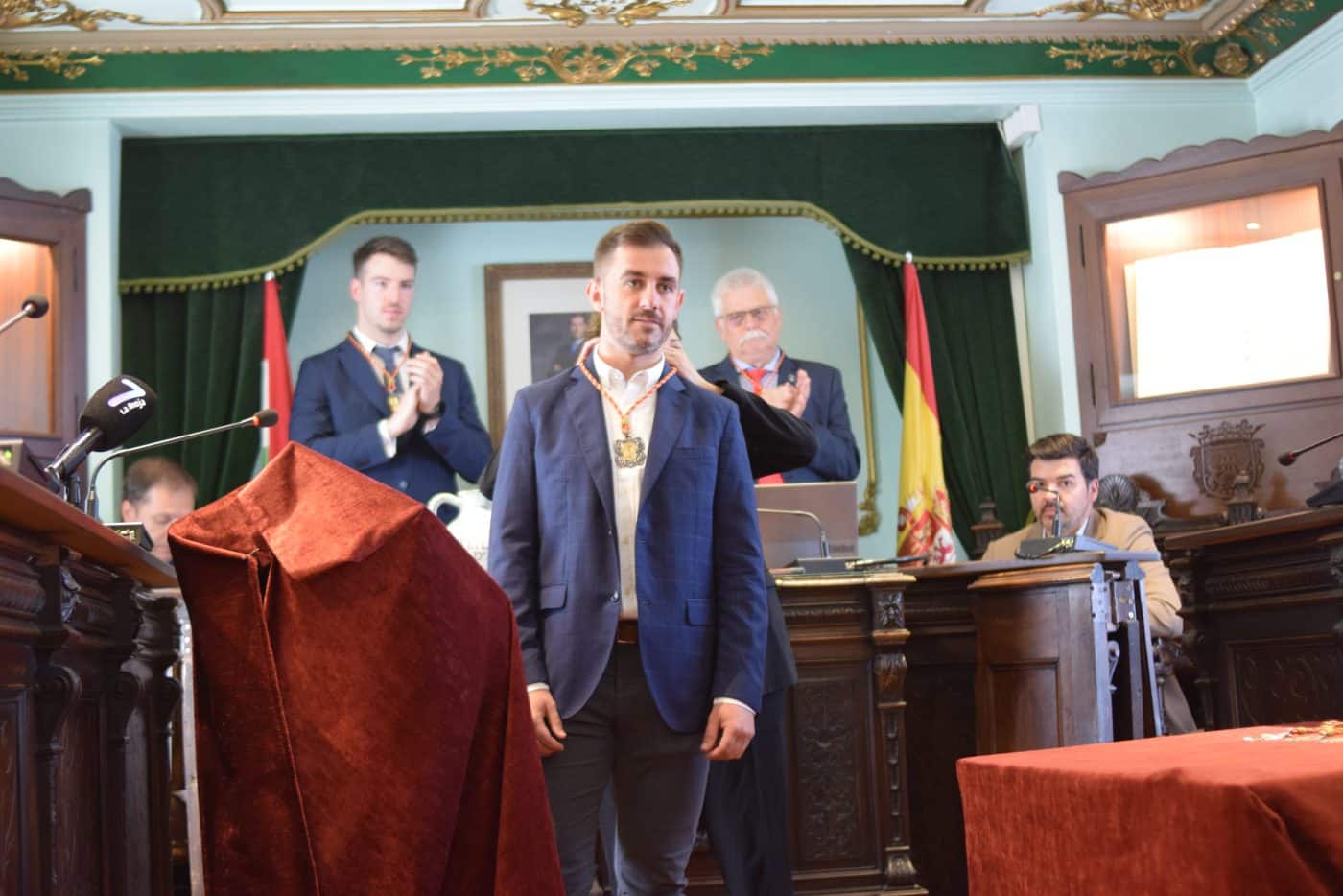 Guadalupe Fernández recoge el bastón de mando en Haro 2 Guadalupe Fernández recoge el bastón de mando en Haro 2