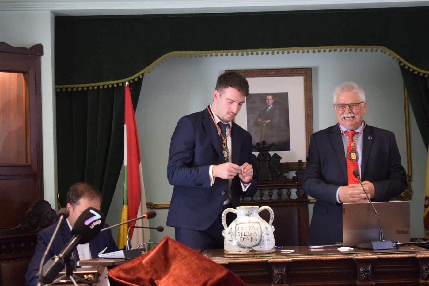 Guadalupe Fernández recoge el bastón de mando en Haro 29 Guadalupe Fernández recoge el bastón de mando en Haro 29