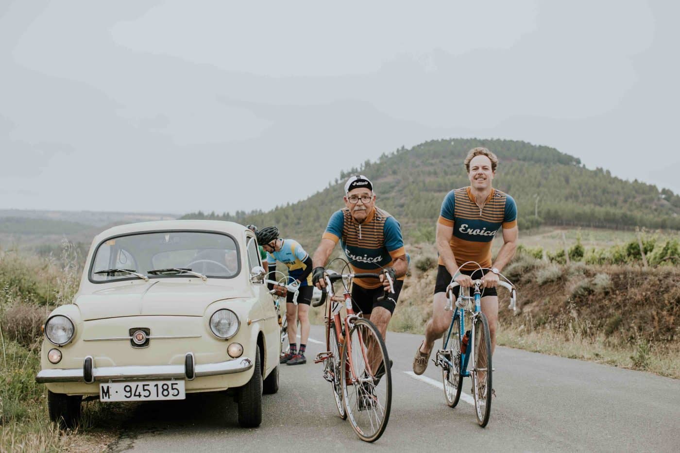 Más de 600 'eroicos' vuelven a brindar en Haro por el ciclismo de antaño 2