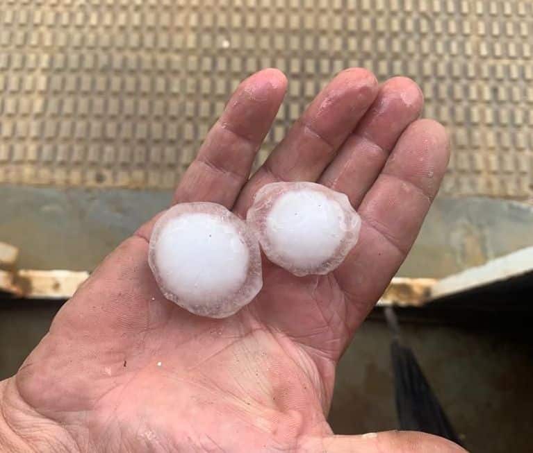 La tormenta de granizo se deja notar en varios puntos de La Rioja Alta 2