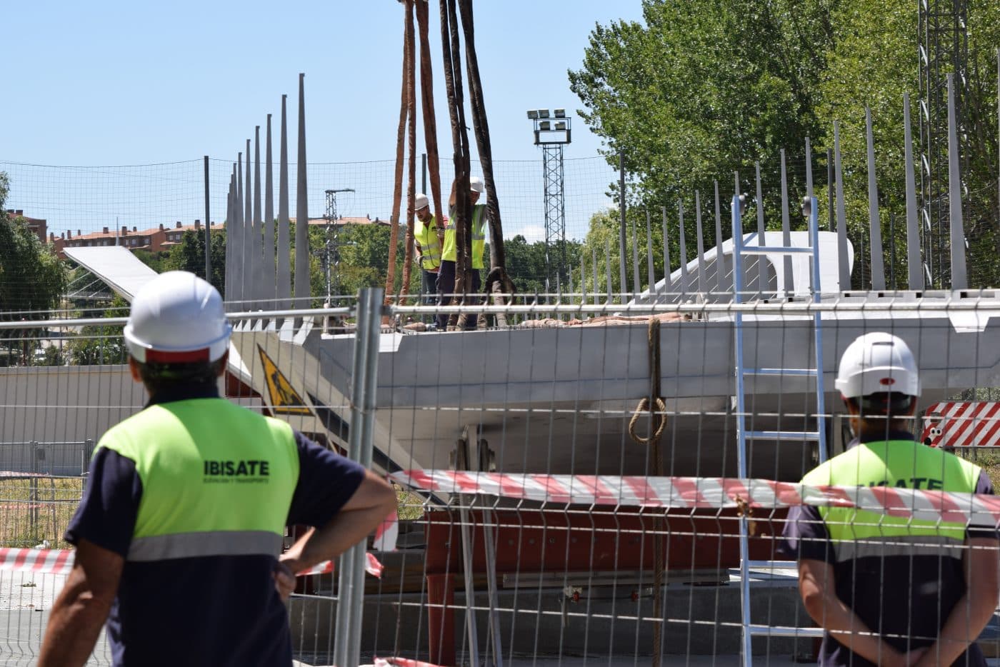 VÍDEO: La pasarela turística de Haro ya descansa sobre el Oja-Tirón 24 VÍDEO: La pasarela turística de Haro ya descansa sobre el Oja-Tirón 24
