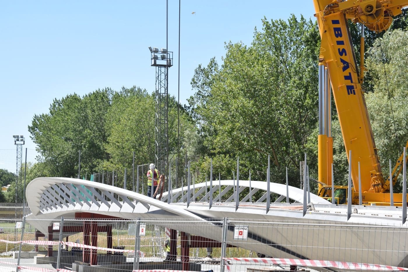 VÍDEO: La pasarela turística de Haro ya descansa sobre el Oja-Tirón 3 VÍDEO: La pasarela turística de Haro ya descansa sobre el Oja-Tirón 3