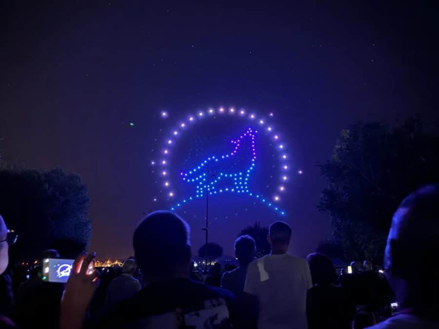 Un enjambre de 120 drones iluminan Haro con un vistoso espectáculo nocturno 2