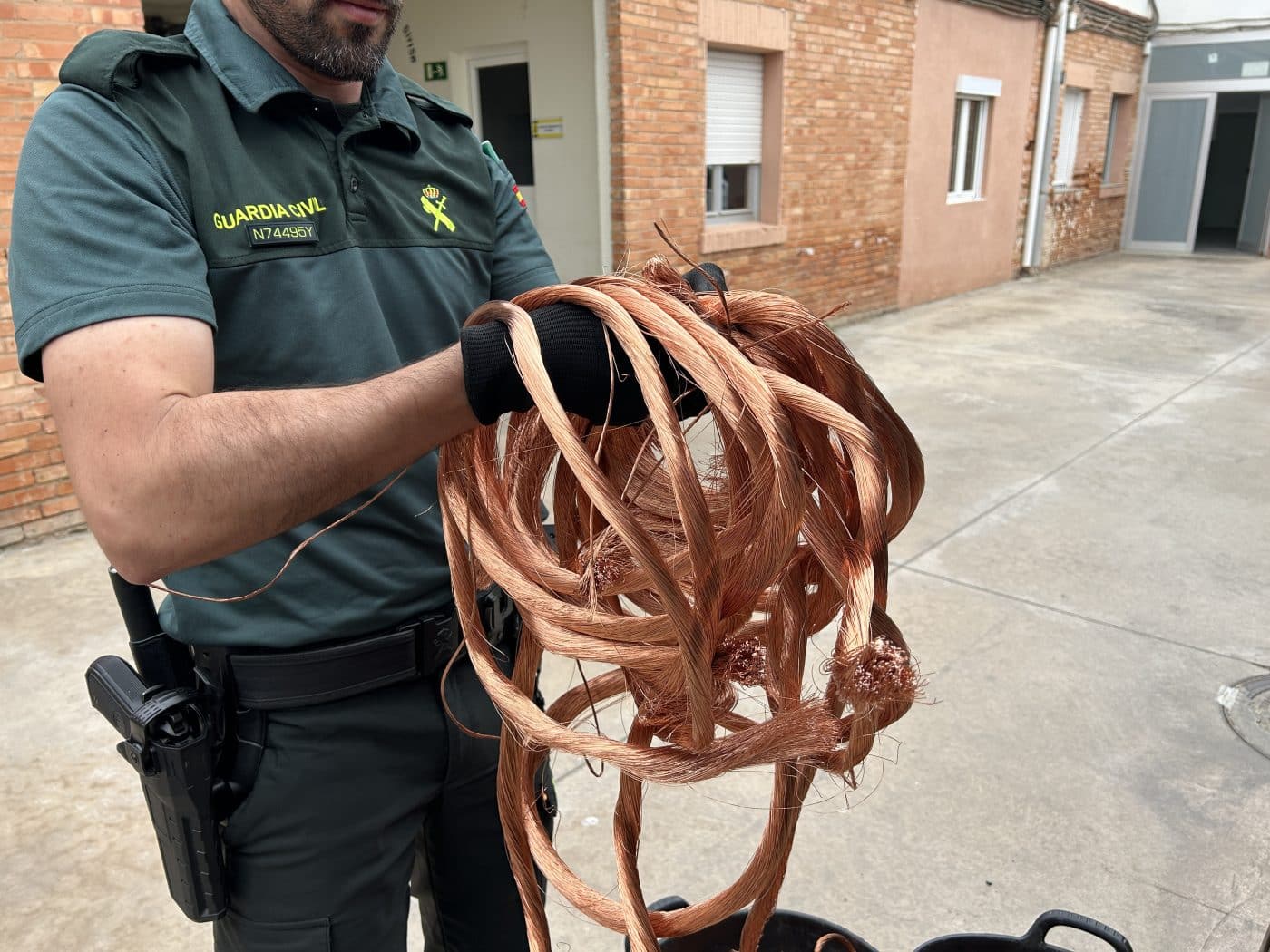 Dos detenidos tras ser sorprendidos robando cable de cobre en una empresa de Arrúbal 3